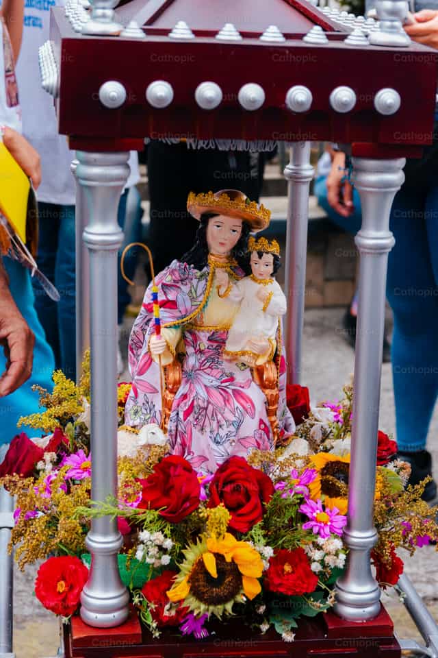 Divina Pastora en miniatura - Banco de imágenes católicas - Fotografía por Miguel White