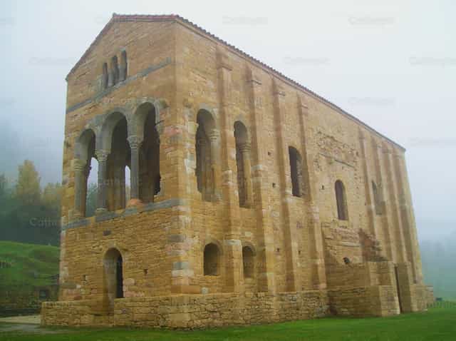 Iglesia  de San Miguel Arcangel - Banco de imágenes católicas - Fotografía por psbr2