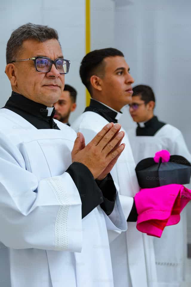 Clergyman preparing for the entrance procession - Catholic stock images