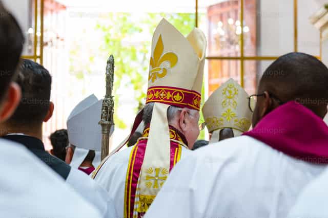 Procession of the Bishop's Entry into the Cathedral - Catholic stock images - Photo by Miguel White