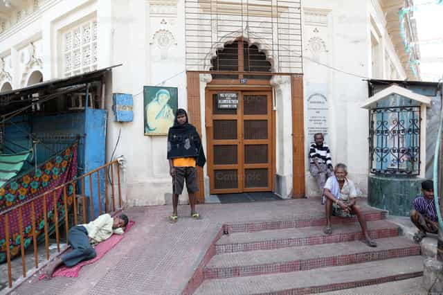 Nirmal Hriday, Casa para os Doentes em Kolkata, Índia - Imagens católicas de stock