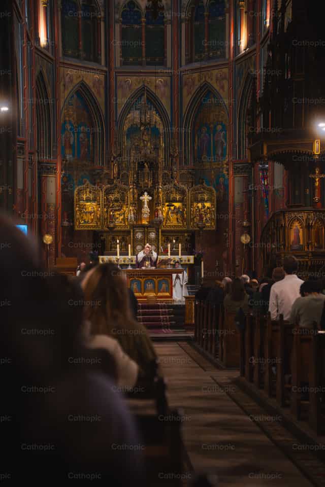 Consecration in Amsterdam - Catholic stock images - Photo by Rodrigo De Miguel
