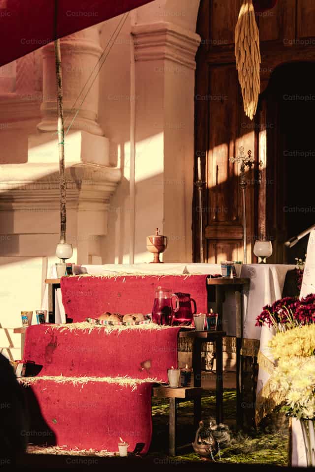 Adoración al Santísimo en pueblo quiché, Guatemala - Banco de imágenes católicas