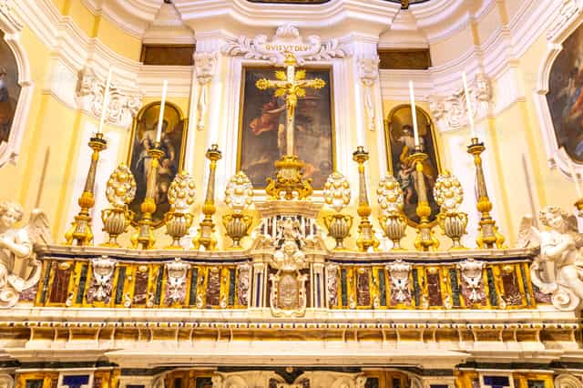 Altar - Catholic stock images - Photo by Nicolás Núñez LC