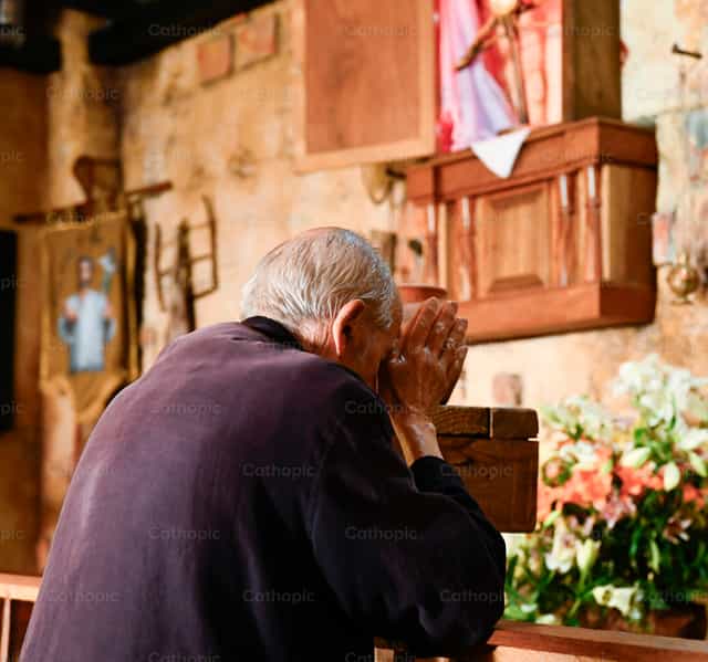 Silencio - Banco de imágenes católicas - Fotografía por Carolina BR