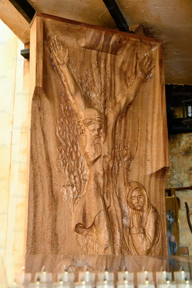 Cristo esculpido em madeira - Imagens católicas de stock - Foto de Carolina BR
