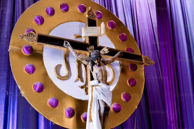 Altar de cuaresma - Banco de imágenes católicas - Fotografía por Carolina BR