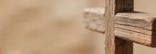 Cruz de Madeira: Símbolo da Redenção - Imagens católicas de stock