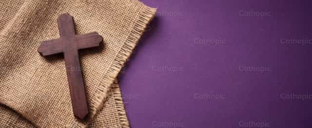 Kis fa feszület textilen, Nagyböjt és Nagyhét - Katolikus stockképek - Fotó: catholicmall.org