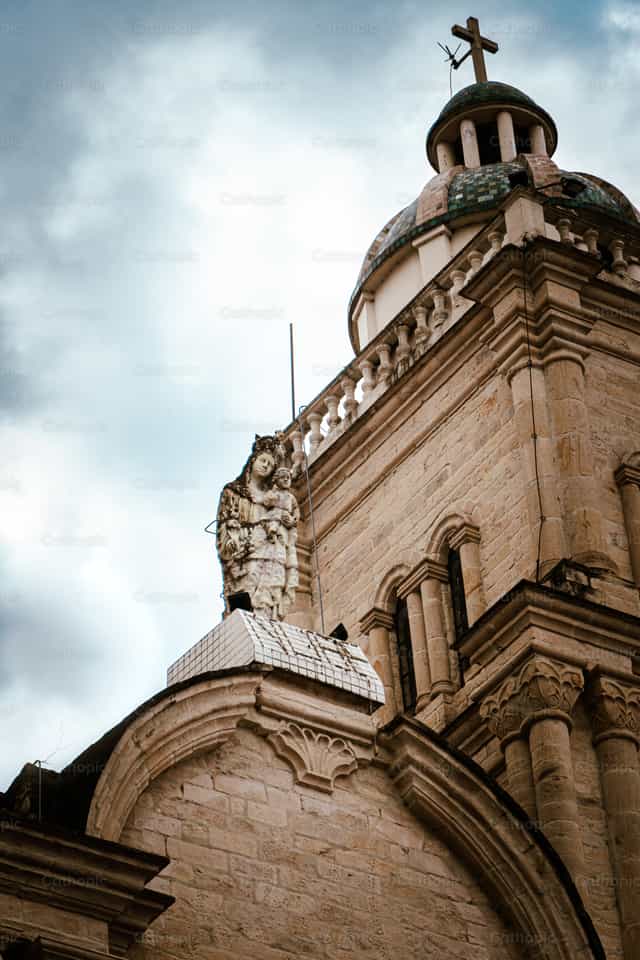 Sanctuaire de Notre-Dame du Nuage - Images catholiques de stock