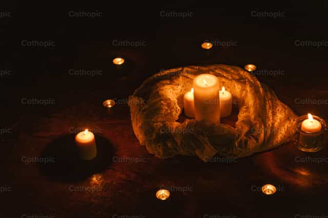 “Be my light: illuminate my night” - Catholic stock images - Photo by Manuel González Asturias, SJ