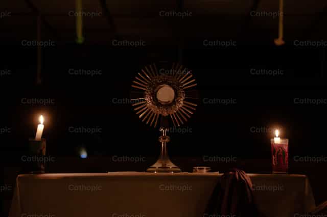 Santísimo Sacramento - Banco de imágenes católicas