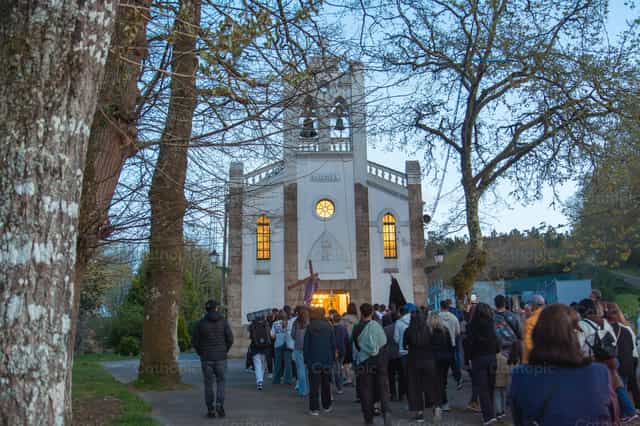 Spanyolországban katolikus templomba érkezők - Katolikus stockképek