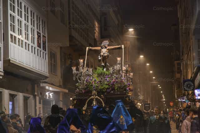 Jesús en la Cruz Procesión - Banco de imágenes católicas - Fotografía por Yandry Fernández Perdomo