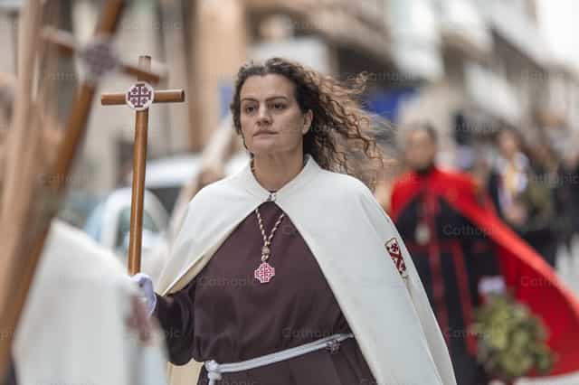 Frau mit dem Kreuz - Katholische Stockfotos - Foto von Yandry Fernández Perdomo