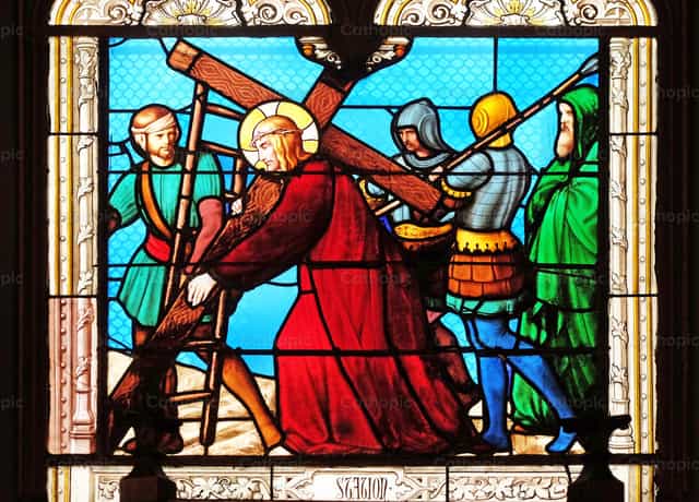 Segunda estación del Vía Crucis - Banco de imágenes católicas - Fotografía por Zvonimir Atletić