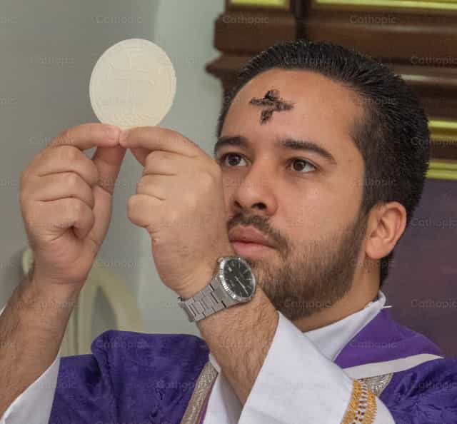 Miércoles de Ceniza - Banco de imágenes católicas - Fotografía por Carlos Daniel