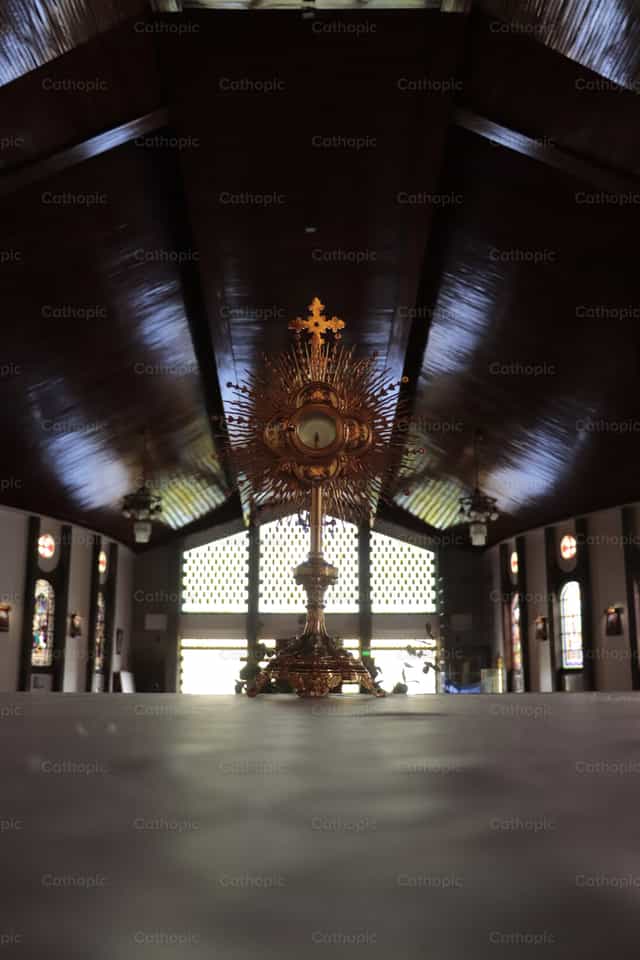 Exposición del Santísimo desde el Altar - Banco de imágenes católicas - Fotografía por Diego Andrés Esquivel Pereira