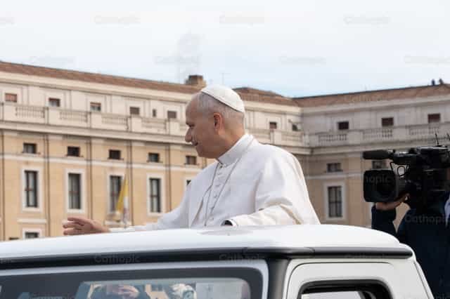El papa León XIV - Banco de imágenes católicas