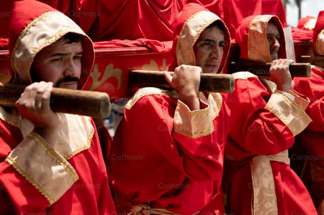 Carga procesional - Banco de imágenes católicas - Fotografía por Carolina BR