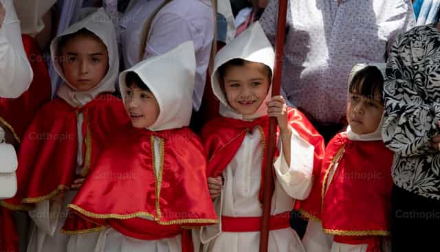 Infancia en la procesión - Banco de imágenes católicas - Fotografía por Carolina BR