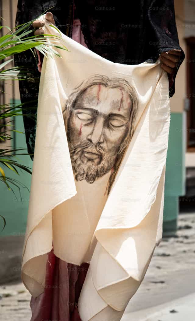 Traces of Suffering - Catholic stock images - Photo by Carolina BR