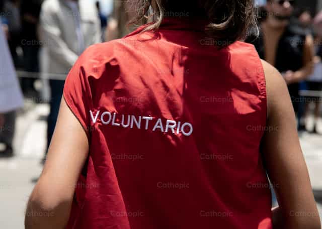 Volunteer in a procession - Catholic stock images - Photo by Carolina BR