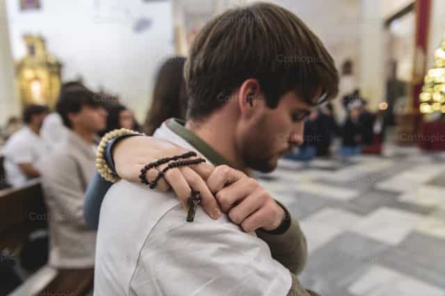 Fe Compartida: Oración y Comunión en Effetá - Banco de imágenes católicas