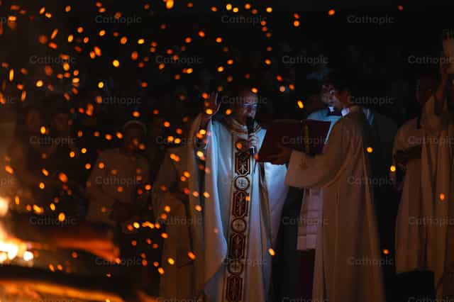 Chispas de renovación - Banco de imágenes católicas - Fotografía por Érica Viana