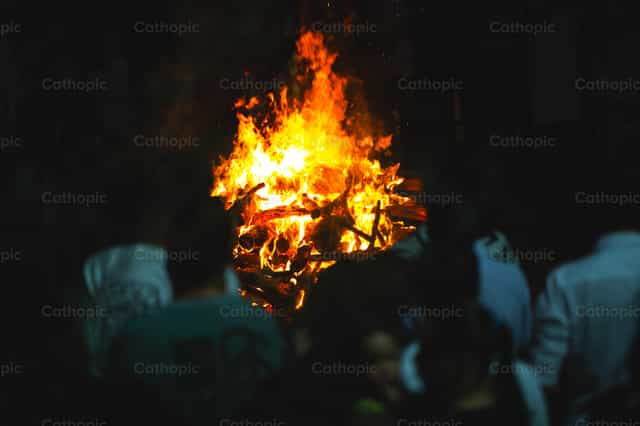 The Paschal Fire - Catholic stock images - Photo by Érica Viana