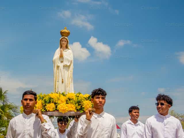 Procesión con Nuestra Señora de Fátima - Banco de imágenes católicas - Fotografía por Carlos Daniel