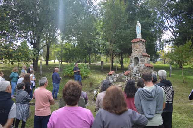 Community Prayer - Catholic stock images - Photo by Rita Laura Miño