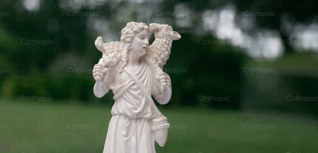 Cristo Buen Pastor en ambiente pastoral - Banco de imágenes católicas - Fotografía por Carolina BR
