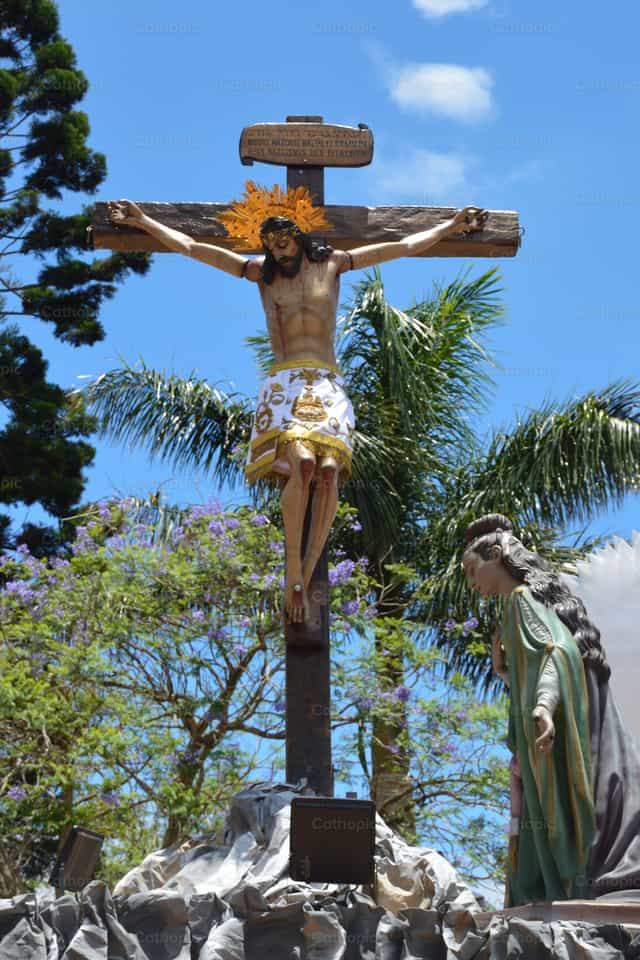 Faith and Sacrifice Under the Eternal Sky - Catholic stock images - Photo by Jose Conejo Saenz