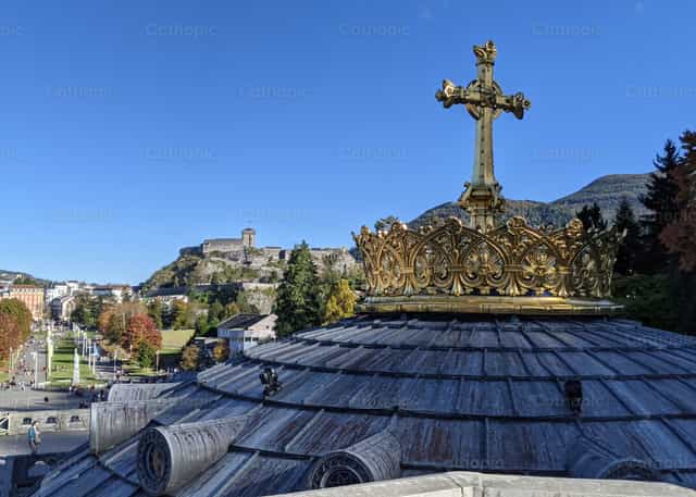 Cúpula da Capela de Lourdes - Imagens católicas de stock - Foto de Sophia Bauer