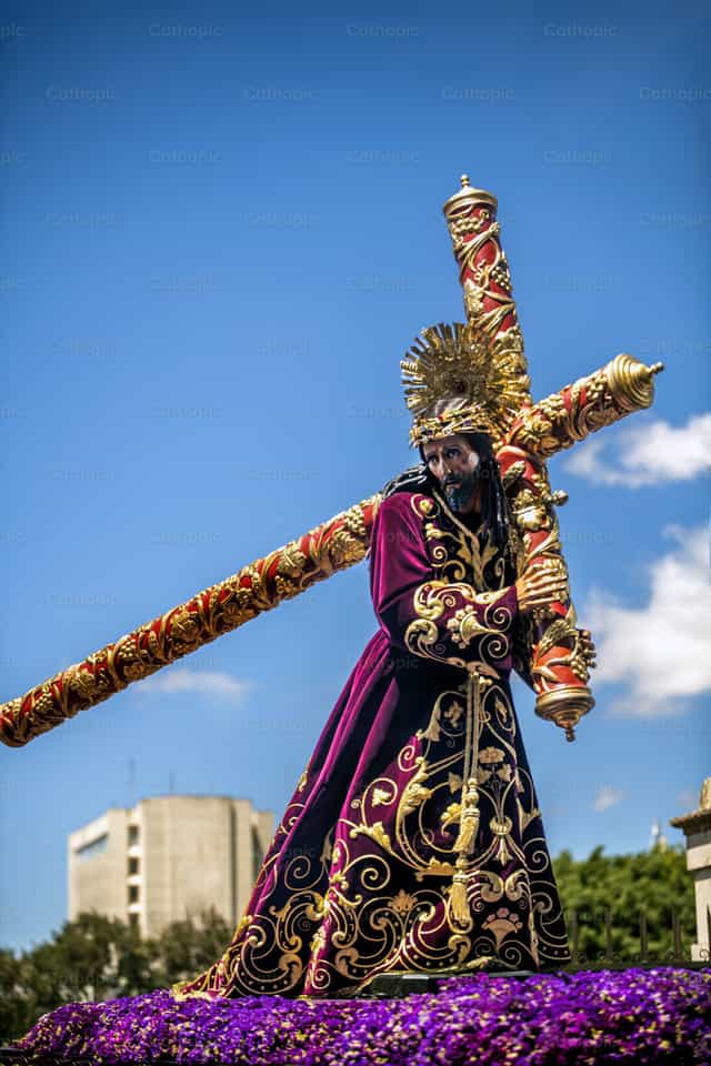 Consagrada Imagen de Jesús Nazareno de los Milagros - Banco de imágenes católicas - Fotografía por mmijangos