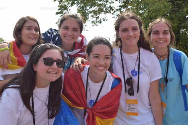 Chicas catolicas - Banco de imágenes católicas - Fotografía por Lupe Belmonte