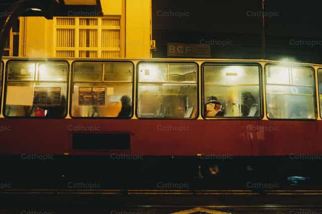 Public transport - Catholic stock images - Photo by Lupe Belmonte