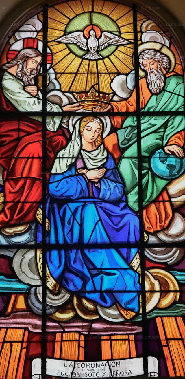 Coronación de la Virgen en vitral trinitario - Banco de imágenes católicas - Fotografía por Carolina BR