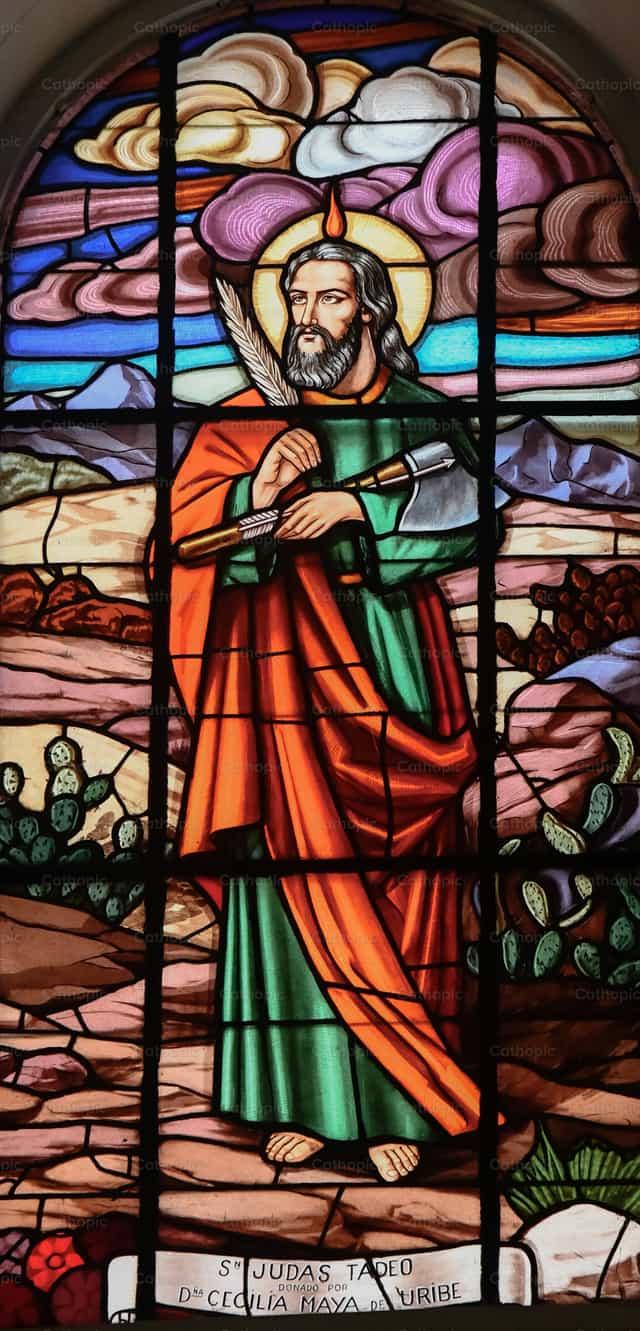San Judas Tadeo con hacha en vitral - Banco de imágenes católicas - Fotografía por Carolina BR