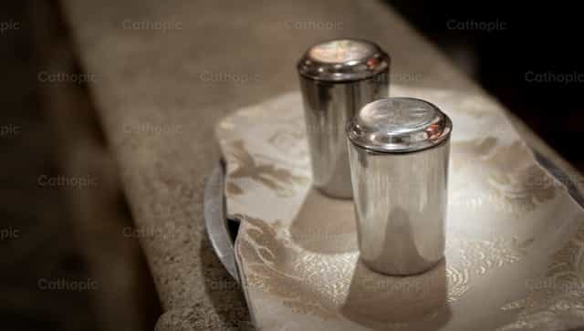 Recipientes de los santos óleos - Banco de imágenes católicas - Fotografía por Carolina BR