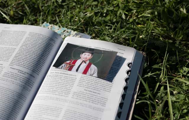 Larawan ni San Andres Kim Taegon sa Biblia - Mga Catholic stock image - Larawan ni Carolina BR