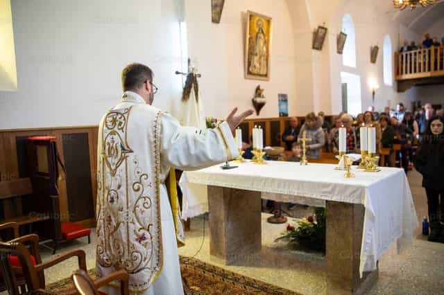 A priest celebrating Mass - Catholic stock images - Photo by Yandry Fernández Perdomo