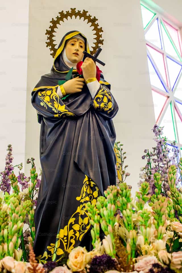 Santa Rita entronizada - Banco de imágenes católicas