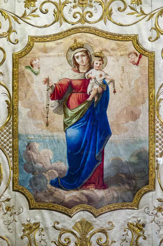 La Virgen María con el niño Jesús en brazos - Banco de imágenes católicas - Fotografía por Joan Sutter