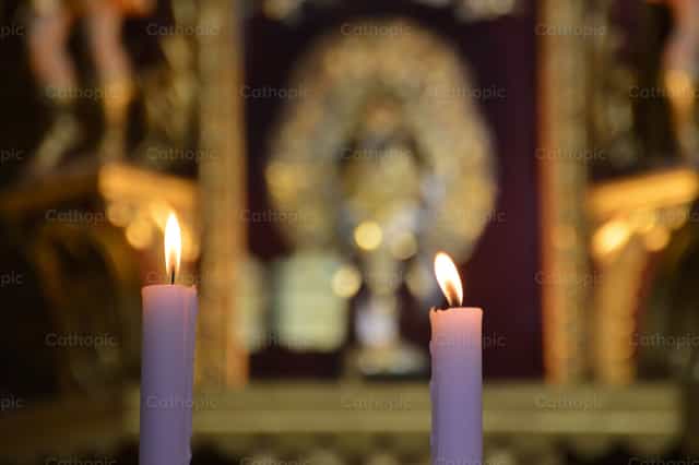 Velas de Oración a la Virgen de los Ángeles - Banco de imágenes católicas - Fotografía por Jose Conejo Saenz