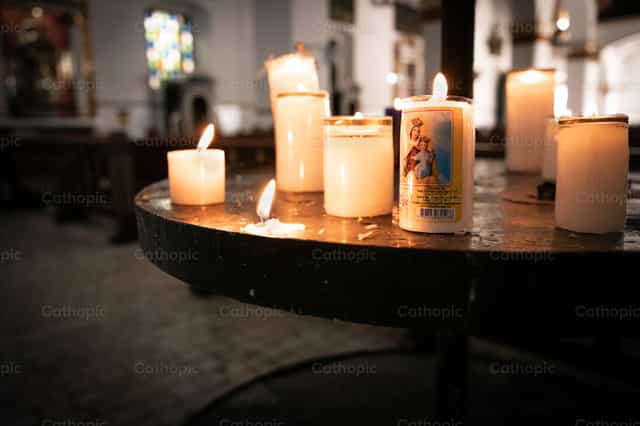Velas de oración - Banco de imágenes católicas