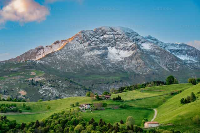 Monte Arera coperto di neve - Immagini stock cattoliche - Foto di Pierluigi Palazzi