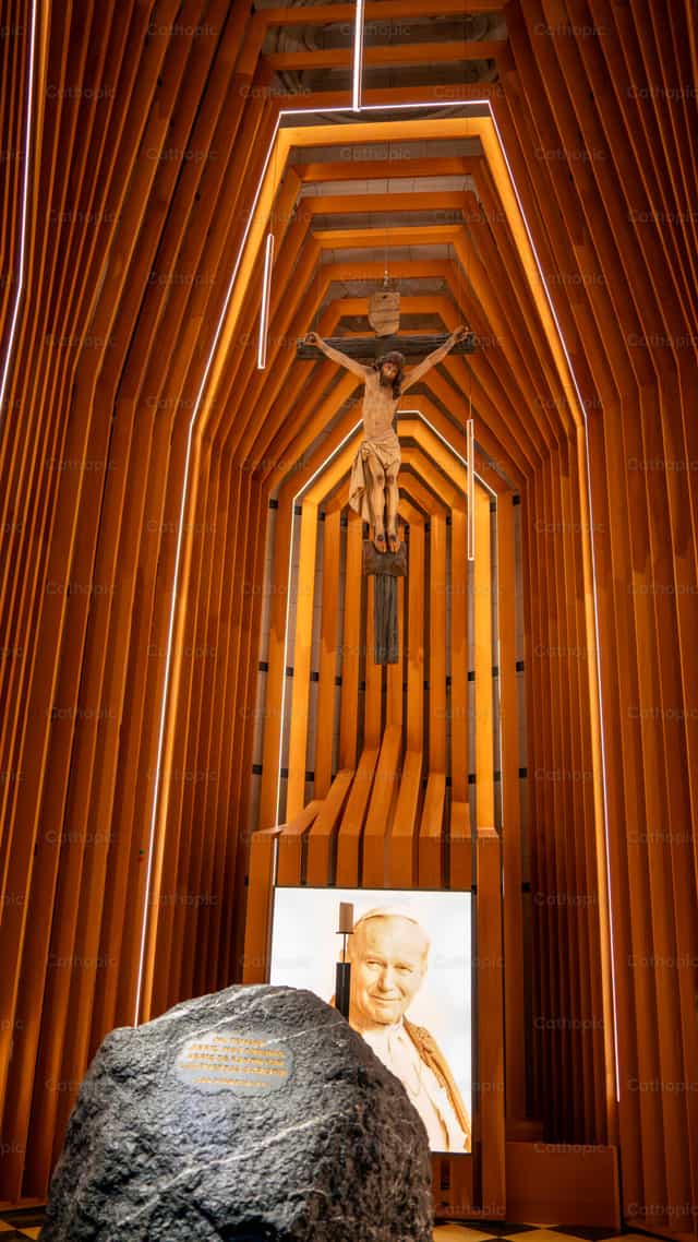 Crucifijo - Banco de imágenes católicas - Fotografía por Fr. Sebastian Munoz