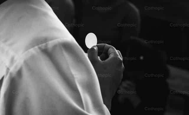 Hostia consagrada - Banco de imágenes católicas - Fotografía por Gabriel Manjarres